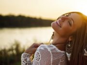 „Secretul petru o viață fericită: mănâncă pe jumatate, mergi dublu, râzi triplu și iubește fară măsură.”