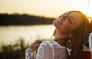 „Secretul petru o viață fericită: mănâncă pe jumatate, mergi dublu, râzi triplu și iubește fară măsură.”