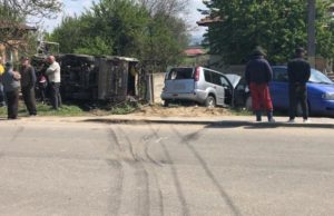 O maşină de gunoi a spulberat peretele unei case, în Caraș-Severin