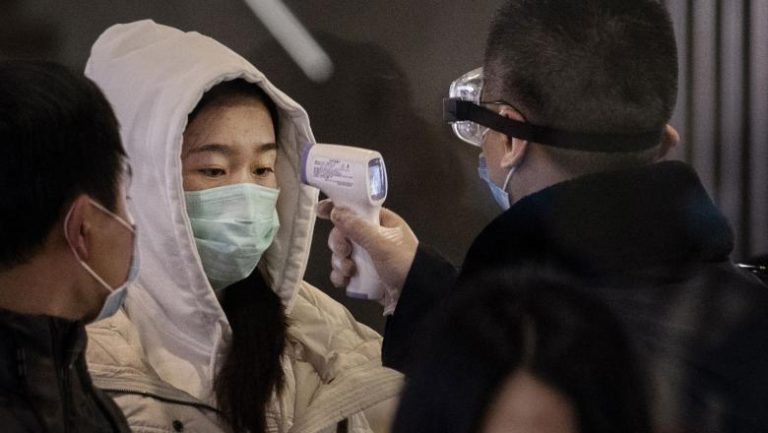 Epidemia se extinde în China: 106 morţi, 1300 cazuri noi. Semestrul al doilea în şcoli şi universităţi, amânat pe termen nelimitat