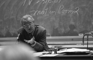 Avem o țară plină de imbecili cu studii superioare, care nu știu că America e continent. Sunteți o generație aproape pierdută