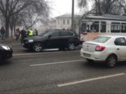 Tramvaie blocate de un BMW, în Iaşi, după ce maşina s-a stricat în mijlocul străzii