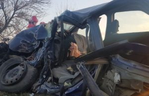 Logan strivit de un camion, accident în Negreni, Scornicești