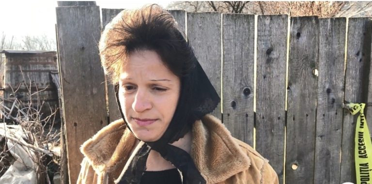 Mărturia mamei băiatului care şi-a ucis tatăl, apoi l-a îngropat în grădină: „De 17 ani numai în bătaie am stat”