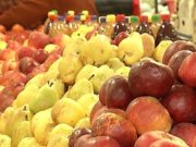 Cartofii şi merele, printre cele mai periculoase alimente din România din cauza pesticidelor utilizate