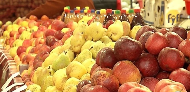 Cartofii şi merele, printre cele mai periculoase alimente din România din cauza pesticidelor utilizate