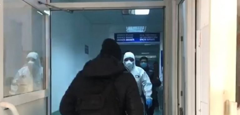Primul român suspect de coronavirus, plimbat printre alţi pacienţi doar cu o mască pe faţă 