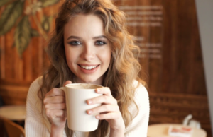 Dacă o persoană este sociabilă nu înseamnă că flirtează