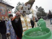 Boboteaza, pe 6 ianuarie – ziua cand sunt sfintite apele, iar fetele isi viseaza ursitul