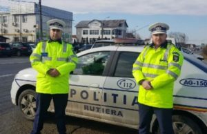 Un sofer din Arges le-a cerut spijinul politistilor de la Rutiera pentru a ajunge mai repede la spital cu o perosoana bolnava. Reactia agentilor