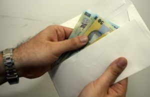 Sute de medici români, plătiți de un gigant pharma să prescrie doar produsul lor