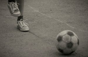 Fotbalul din curtea școlii, dat dispărut!