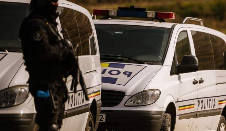 Trei tineri de 19 şi 20 de ani sunt ucigaşii bărbatului găsit mort în propria casă, în Bucureşti
