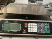 Doi români au spart o brutărie, în Italia, şi au furat cântarul în loc de casa de marcat