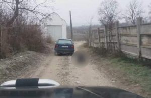 VIDEO | Căţel legat de o mașină și târât prin sat, în Alba. Stăpânul s-a ales cu dosar penal