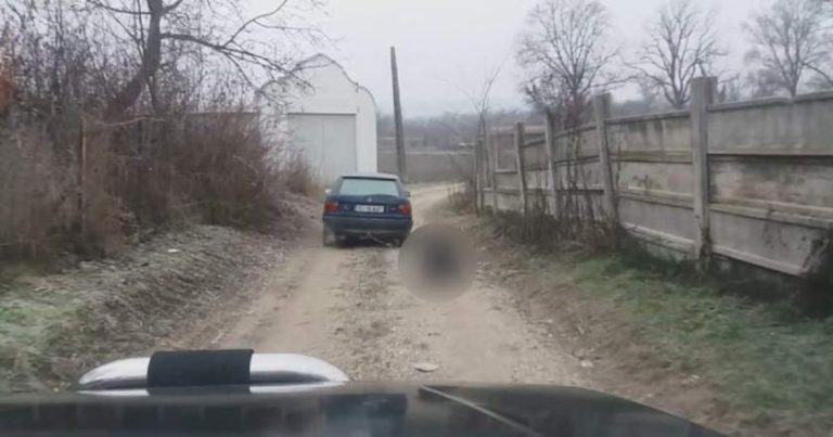 VIDEO | Căţel legat de o mașină și târât prin sat, în Alba. Stăpânul s-a ales cu dosar penal