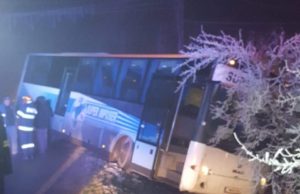 A doua dimineaţă consecutiv când un autobuz cu zeci de copii ajunge în şanţ la Bencecu de Sus, în Timiş