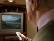 Un bărbat din Botoșani a murit în faţa televizorului, cu rudele în casă