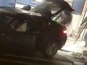 Hoţi filmaţi în timp ce smulg un bancomat din perete cu un BMW X6, în Arad