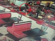 „Este fratele meu!”. O fetiță de 12 ani și-a salvat fratele de doi ani de o femeie care voia să îl răpească. Momentul incredibil a fost filmat!