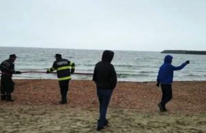 Bărbat găsit mort pe plaja din Faleză Nord, în Constanţa