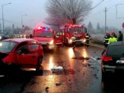 Impact frontal între două maşini, la ieşire din Arad. Un şofer a rămas încarcerat