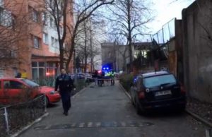 Posibilă crimă în cazul bărbatului găsit mort în faţa blocului din Ştefan cel Mare