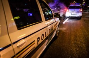 Profesorul de sport condamnat după ce a agresat doi elevi, la şcoală, în Bistriţa, încătuşat de jandarmi