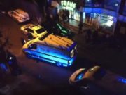 VIDEO | Adolescenţi înjunghiaţi în faţa unui supermarket din Tulcea. Poliţia îi caută pe atacatori