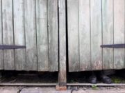 O pacientă a căzut în WC-ul din curtea cabinetului medical, în Ialomiţa