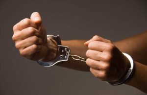 Doi români riscă 28 de ani de închisoare, după ce au ucis şi jefuit un spaniol