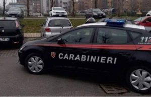 Român de 19 ani prins când fura haine de firmă dintr-un magazin din Italia