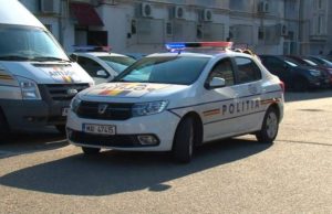 Cadavrul unei fete, descoperit într-o maşină din Bacău. Poliţia e în alertă