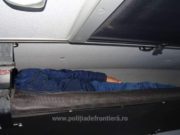 Turc prins când încerca să intre ilegal în România, printre mandarinele transportate de un conaţional