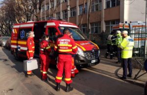 Elevi intoxicaţi cu o substanţă necunoscută la o şcoală din Bucureşti