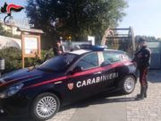Un român beat care îşi bătea soţia i-a ameninţat cu moartea pe carabinerii veniţi în ajutorul femeii