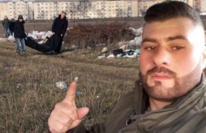 Unul dintre ucigaşii femeii găsită dezbrăcată pe câmp la Iaşi, fiul unui interlop. Victima e mătuşa lui