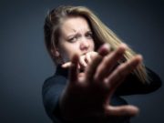 Un ieşean rupt de beat şi-a bătut soţia însărcinată până a murit fătul. Bărbatul a fost trimis în judecată