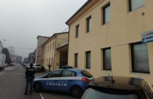 Român imobilizat în Italia de proprietarii maşinii pe care tocmai o vandalizase