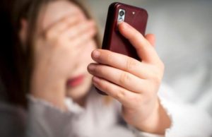 O fetiţă din Galaţi este terorizată pe telefon de cineva care care o urmăreşte zi şi noapte