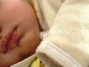 Bebeluș de șapte luni, mort după ce a fost lăsat ore în șir în frig. Cum s-au scuzat părinții: ”Am vrut să doarmă la aer curat!”