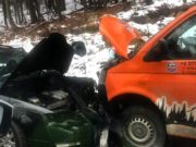 Microbuz cu copii, accident frontal în Poiana Braşov. Şapte copii, transportaţi la spital