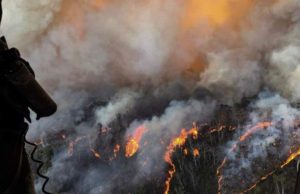 Două incendii uriaşe din Australia s-au unit pe o suprafaţă de 500.000 hectare