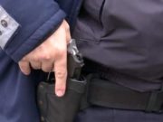 Un poliţist de la Rutieră, agitat şi incorent, a scos pistolul în sediul IPJ Bacău: „Sunteţi doar manipulatori!”