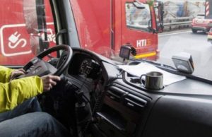 Tânăr şofer român de TIR, terorizat de coleg în cabină, în Italia, strigă după ajutor