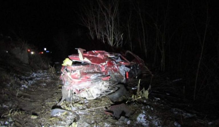 Un bărbat a intrat cu Touareg-ul în plin în maşina în care erau fosta soţie şi copilul lor de trei ani, de Anul Nou