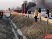 VIDEO | Autoturism în flăcări la ieșire din localitatea Leu