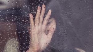 obsedat-ca-sotia-il-insala-un-roman-din-austria-i-a-pus-sotiei-un-dispozitiv-gps-in-masina-nu-a-639762