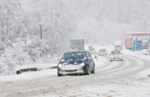 Doi morți şi 190 de zboruri anulate