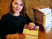 Scriitoarea Irina Binder: «Vii tu, o țoapă cu figuri de Italia, o faci pe deșteapta, strâmbi din nas la orice fiindcă ție îți pute totul în rahatul ăsta de țară»